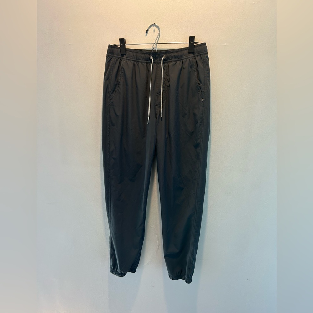 Vuori Men's Meta Gray Stretch Tapered
Legs Jogger Pants Size M